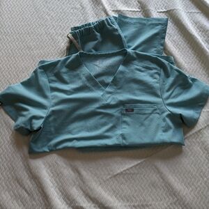 Men's Figs Scrubs Set